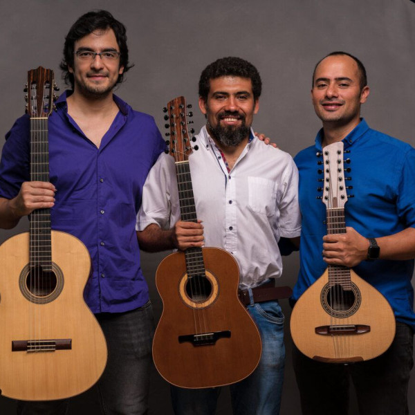 TRIO DE IDA Y VUELTA